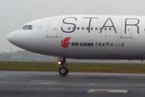 air china airbus a330 b-6093 star alliance chopin airport.JPG