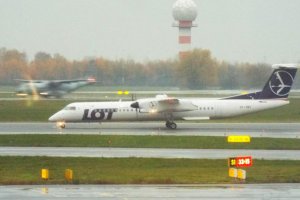 q400 oy-yby casa c-295 021 lotnisko chopina 13. 11. 2019.JPG
