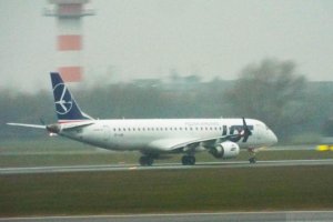 lot polish airlines embraer 195 sp-lnk jet and cloud watching.JPG