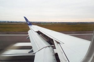 landing embraer 170 sp-ldf pll lot winglet flaps spoilers.JPG