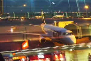 chopin airport at night przemyslaw chorazykiewicz sp-ldf e 170 pll lot.JPG