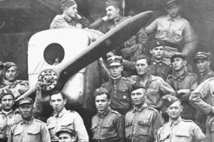 Polish Air Force Potez 15 And Uniform Details