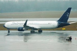 rainy weather chopin airport b 767 deszczowa pogoda lotnisko chopina.JPG