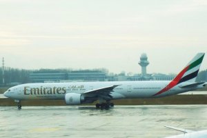 emirates b 777 a6-ept chopin airport a6ept jet airliner.JPG