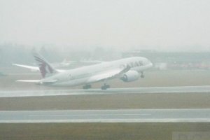 chopin airport qatar dreamliner departs in rain and fog.JPG