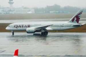 chopin flight operations qatar a7bdd dreamliner.JPG