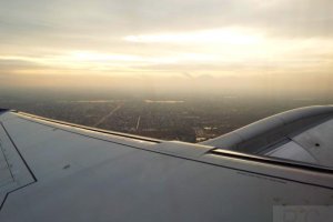 przemyslaw chorazykiewicz fotografia spod chmur samolot embraer 195.JPG