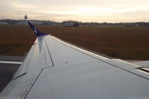 e 195 pll lot sp-lnd chopin departure january 2020.JPG