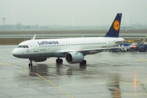 lufthansa airbus a320 neo lotnisko chopina 10. 01. 2020.JPG
