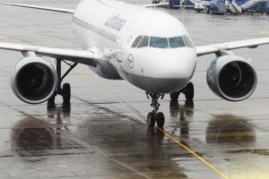 wet tarmac jet reflection aircraft special effects photography.JPG