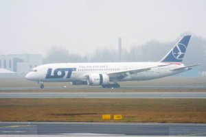 polski b 787 dreamliner warszawa lotnisko chopina 2020 sp-lrc.JPG