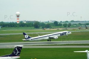 embraer 195 polish airlines sp-lnb.JPG