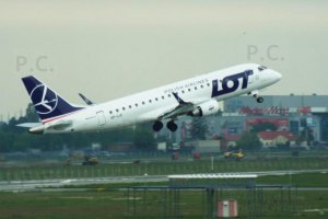 sp-lic embraer 175 polish airlines flying is beautiful.JPG