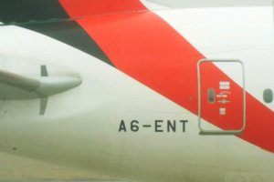 emirates b 777 a6-ent.JPG