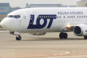 lot polish airlines boeing 737 spllg chopin march 2020 sp-llg.JPG