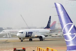 salut wodny na lotnisku chopina b 737 sp-llg pll lot pozegnanie.JPG