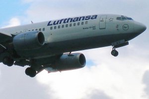 d-abxy hof lufthansa b 737 lhr 2007 chorazykiewicz.jpg