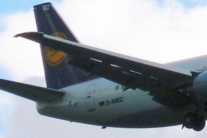 lufthansa b 737 d-abec heathrow.jpg