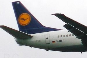 lufthansa b 737 d-abit heathrow.JPG