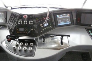 kabina maszynisty hyundai rotem hrcs2.JPG