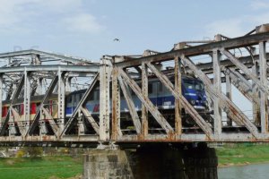 old railway bridge przemysl eu07 locomotive.JPG