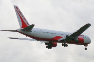 przemyslaw chorazykiewicz g-cdpt b 767 air india lhr 2007.JPG