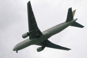 asiana airlines b 777 hl7700 heathrow 2007.jpg