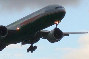 boeing 777 eva air  b16702 heathrow.JPG