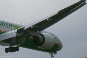 b-16702 eva air boeing b 777 lhr 2007.JPG