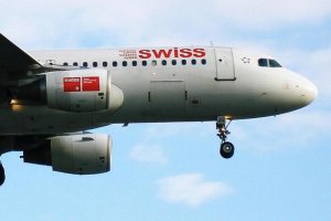 heathrow airport 2007 swiss a320 hb-ijs.jpg