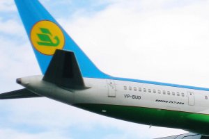 uzbekistan logo b 757 vp-bud.JPG