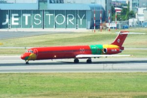 md 83 oy-rue chopin airport june 2019.JPG