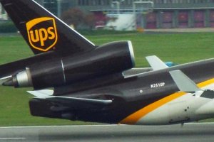 warsaw chopin airport ups md-11 n251up.JPG