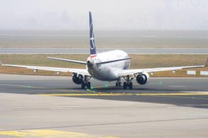 lot polish airlines e 175 sp-lia rear view splia.JPG