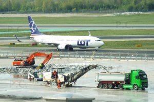 b 737 sp-lwd lotnisko chopina rozbudowa 24. 04. 2019.JPG