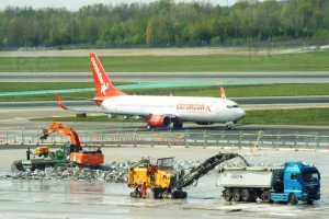 corendon b 737 warsaw chopin airport.JPG