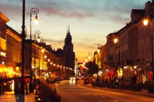 kosciol swietego krzyza krakowskie przedmiescie w nocy.JPG