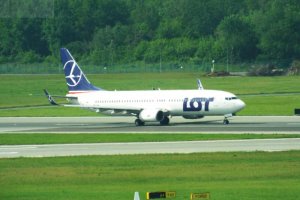 warsaw chopin airport b 737 sp-lwa 23. 05. 2019.JPG