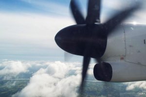 bombardier q400 black spinner.JPG