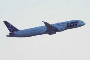 samolot dreamliner pll lot lotnisko chopina.JPG