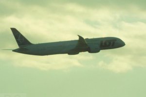 lot dreamliner dusk photo chopin warsaw.JPG