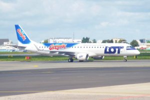 goplana grzeski reklama samolot pll lot embraer 195.JPG