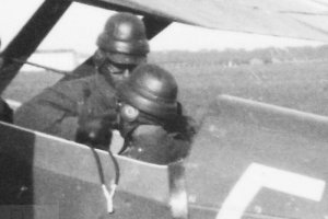 vintage parachute helmet poland helm spadochronowy.JPG