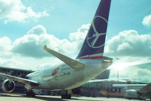 splrh lot polish airlines dreamliner sp-lrh b 787.JPG