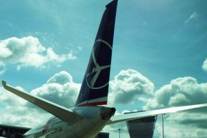 logo pll lot na ogonie samolotu dreamliner.JPG