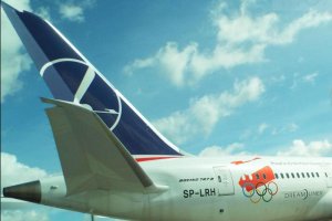 sp-lrh pll lot b 787 tail.JPG