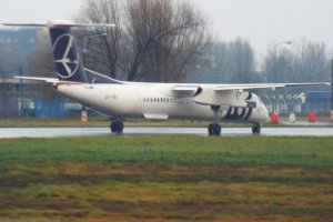 oy-yby-lot-polish-airlines-chopin-warsaw.JPG