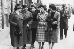 Przemysl Franciszkanska Street Lady Fashion And 5 PSP Soldier