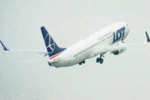 lot-polish-airlines-b-737-wheels-up-warsaw-chopin.JPG