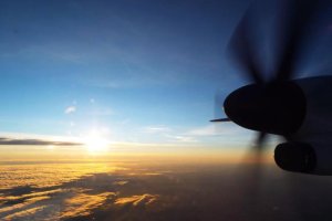sunrise-over-clouds-propeller-spinner-dash-q400.JPG